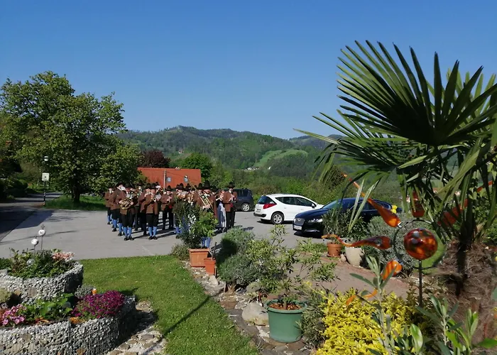 Leibenfelderstub'n אורחן