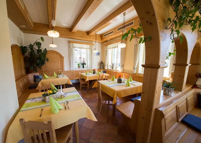 Leibenfelderstub'n אורחן